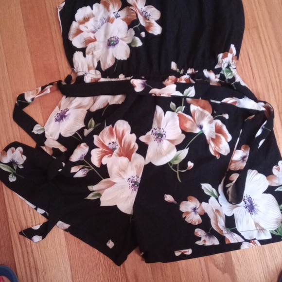 Lady's rompers - Picture 2 of 4